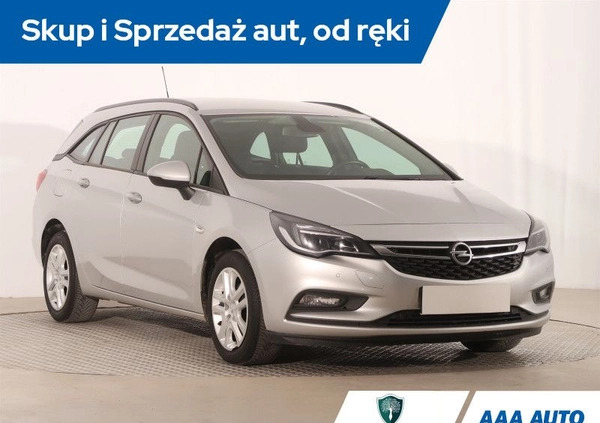 Opel Astra cena 38000 przebieg: 180087, rok produkcji 2019 z Tuczno małe 154